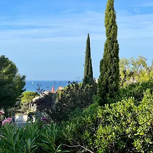 Cabine27 , Sausset-les-Pins France